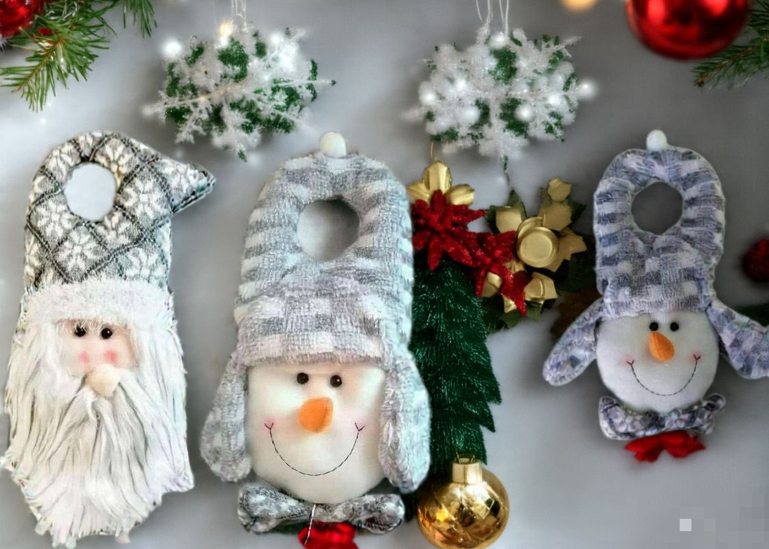 Adorno Colgante De Navideño Pascuero Y Muñeco De Nieve Gris