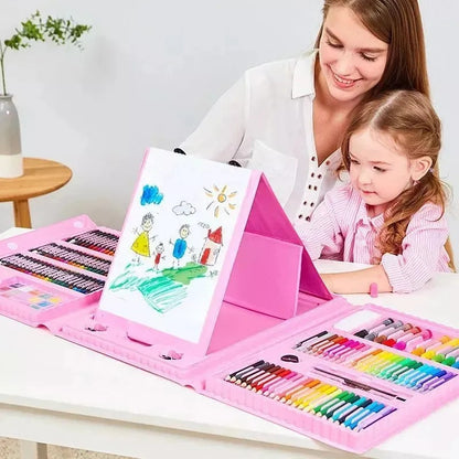 Niño dibujando con juego de pinturas artísticas 208 piezas maletín creativo infantil